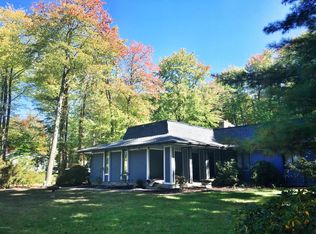 18266 W Spring Lake Rd, Spring Lake, MI 49456