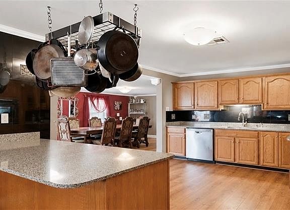 5th image of 1717 Taylor St