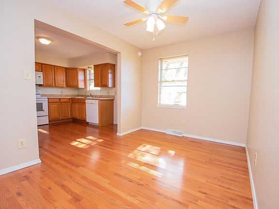 5th image of 2303 W Edgewood Dr