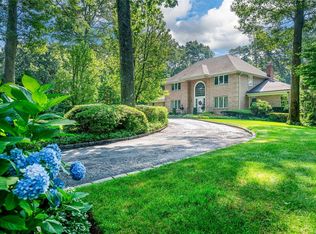 75 Belvedere Dr, Syosset, NY 11791