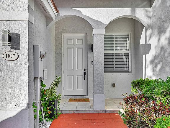 4th image of 1007 NE 208th St #1007