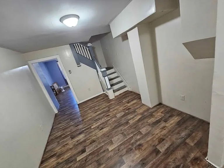 321 N Vine St — Photo 8
