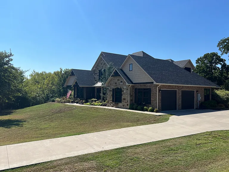 575 Chateau Bnd — Photo 3
