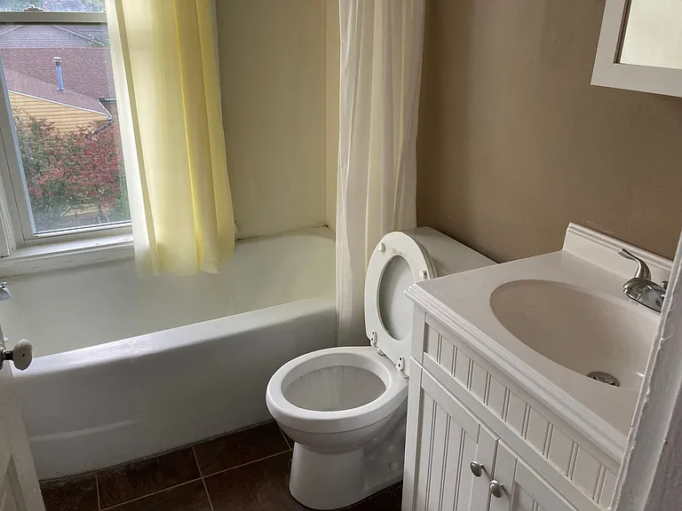 138 N Madison Rd — Photo 1
