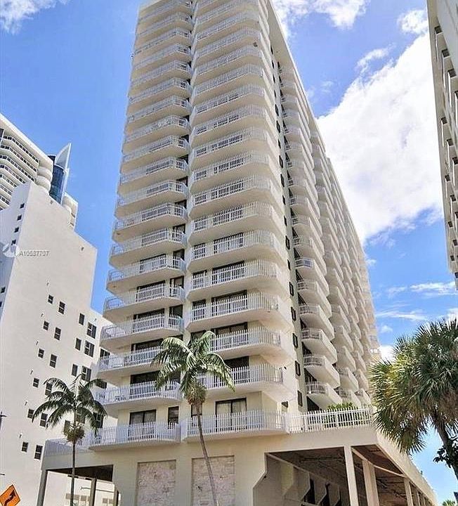 1st image of 6061 Collins Ave APT 17C