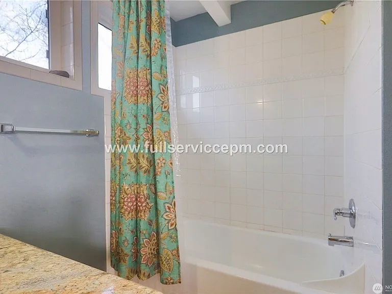 1920 E Union St #104 — Photo 8