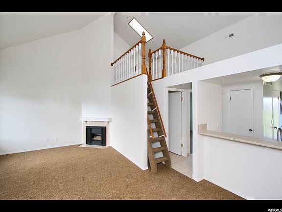 3rd image of 1428 W Beacon Hill Cir