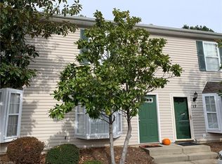 17 Grassy Knoll Cir, Greensboro, NC 27406