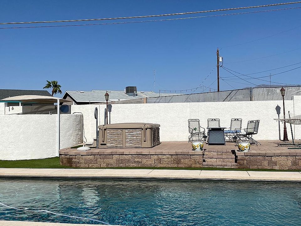 2nd image of 586 Acoma Blvd N