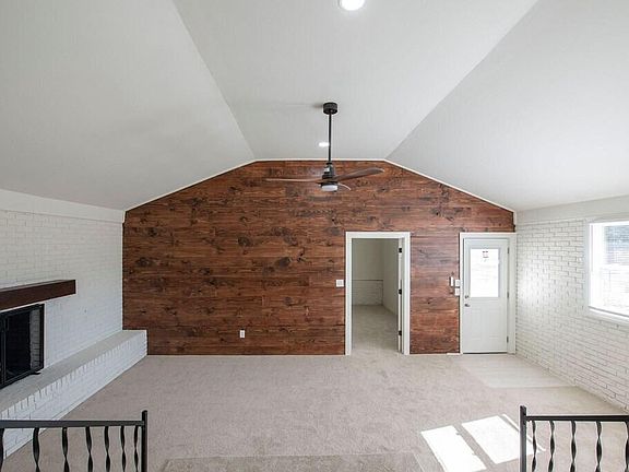 2nd image of 1055 Glenwood Dr