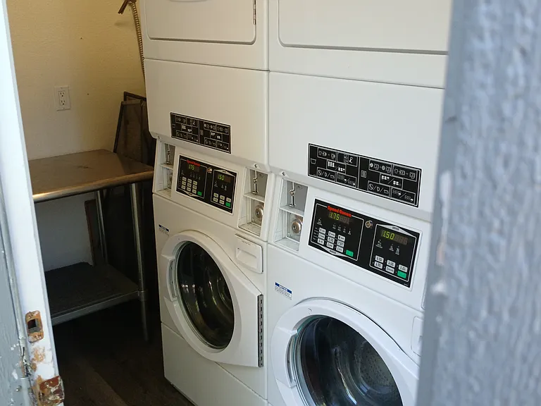 2415 W St #6 — Photo 17