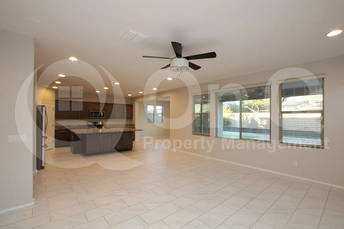 5 bed, 3.5 bath, 3063 sqft, $3,499 — Photo 3