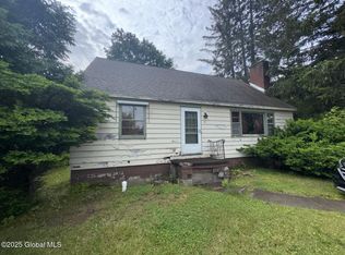 18 Meadowbrook Rd, Queensbury, NY 12804