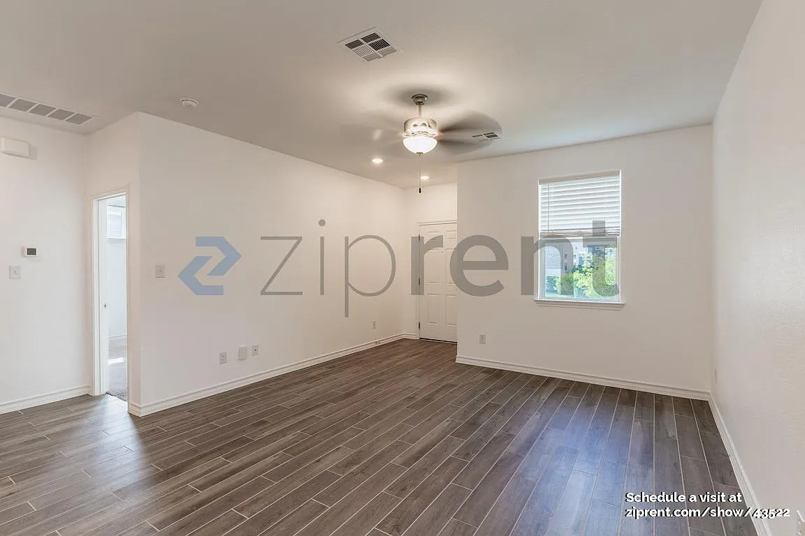 3 bed, 2.5 bath, 1692 sqft, $1,895 — Photo 3