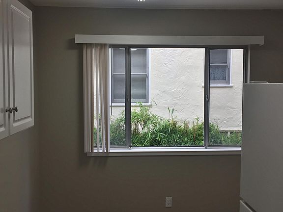3rd image of 2208 H St APT 6
