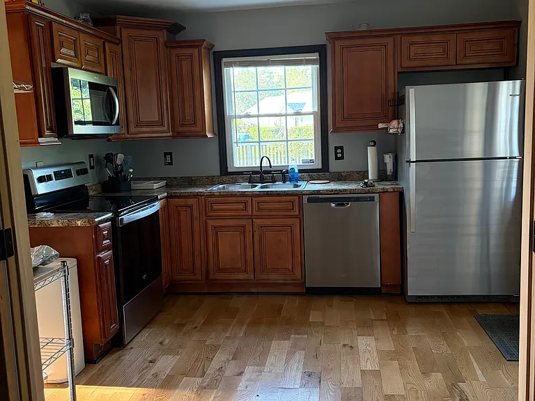 801 Village Ct — Photo 4