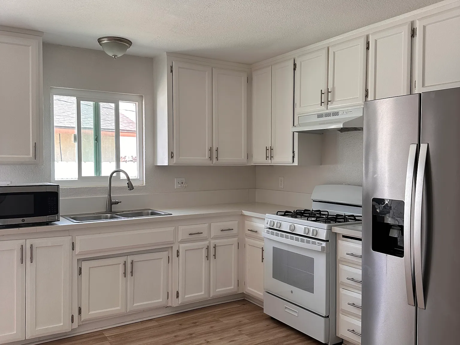 2 bed, 890 sqft, $1,900 — Photo 4