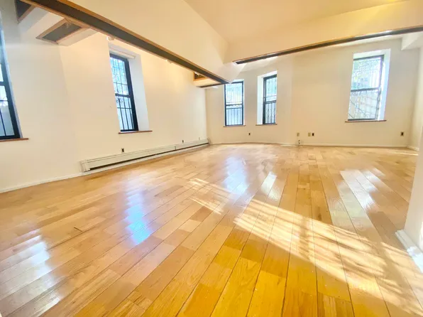 189 Eighth Avenue image 2 of 14