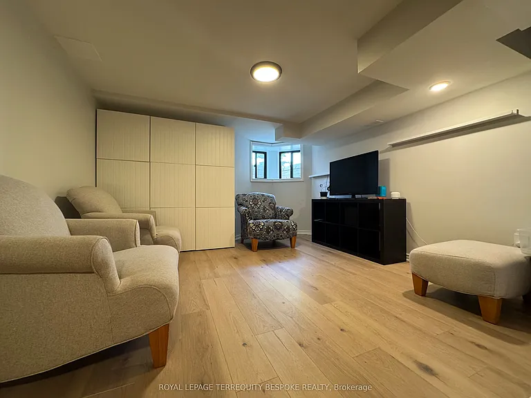 229 Caledonia Rd #LOWER — Photo 3