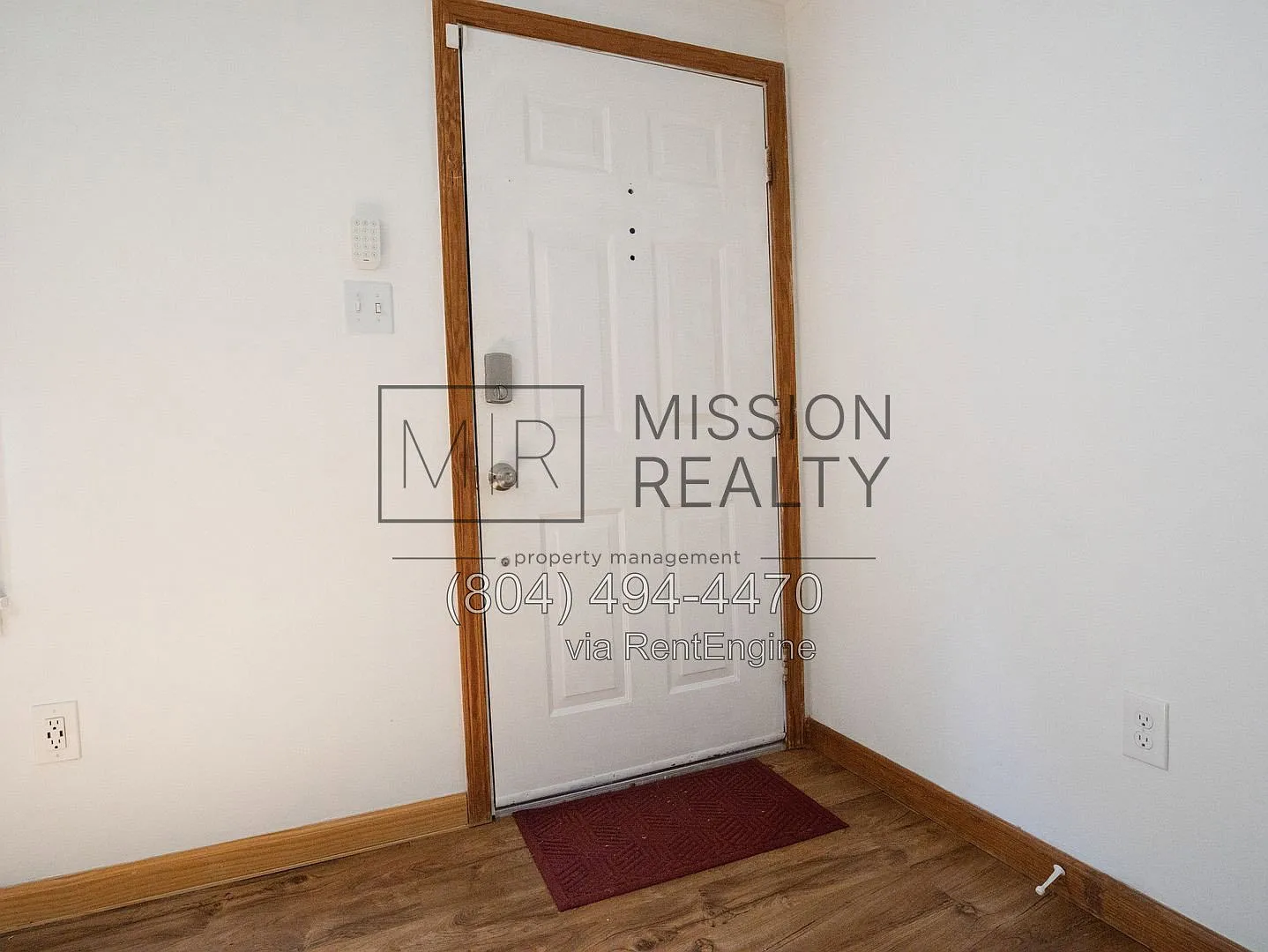3 bed, 1.0 bath, 960 sqft, $1,900 — Photo 2