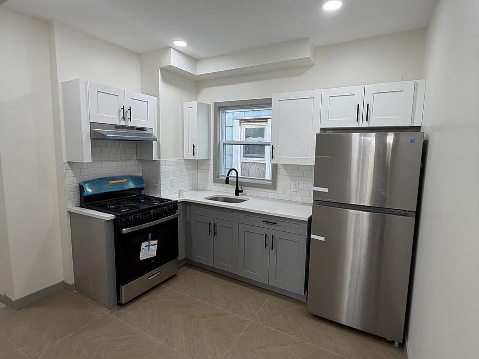 1st image of 1 Roseville Ave #2R