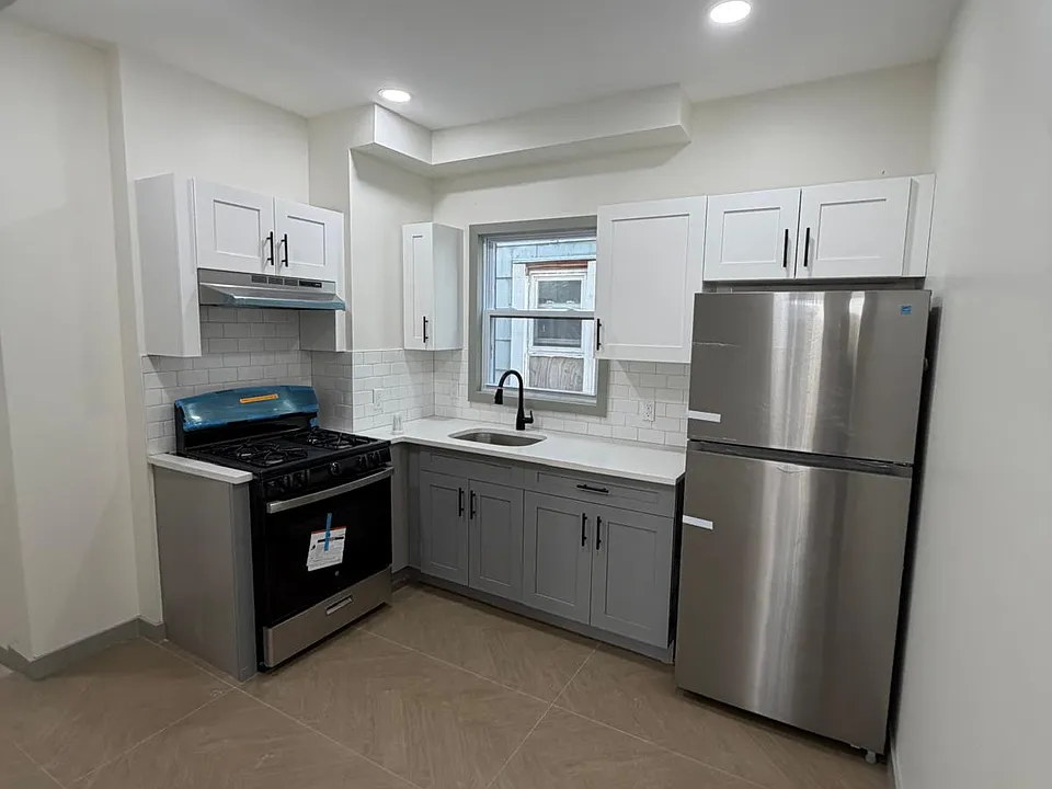 1 Roseville Ave #2R