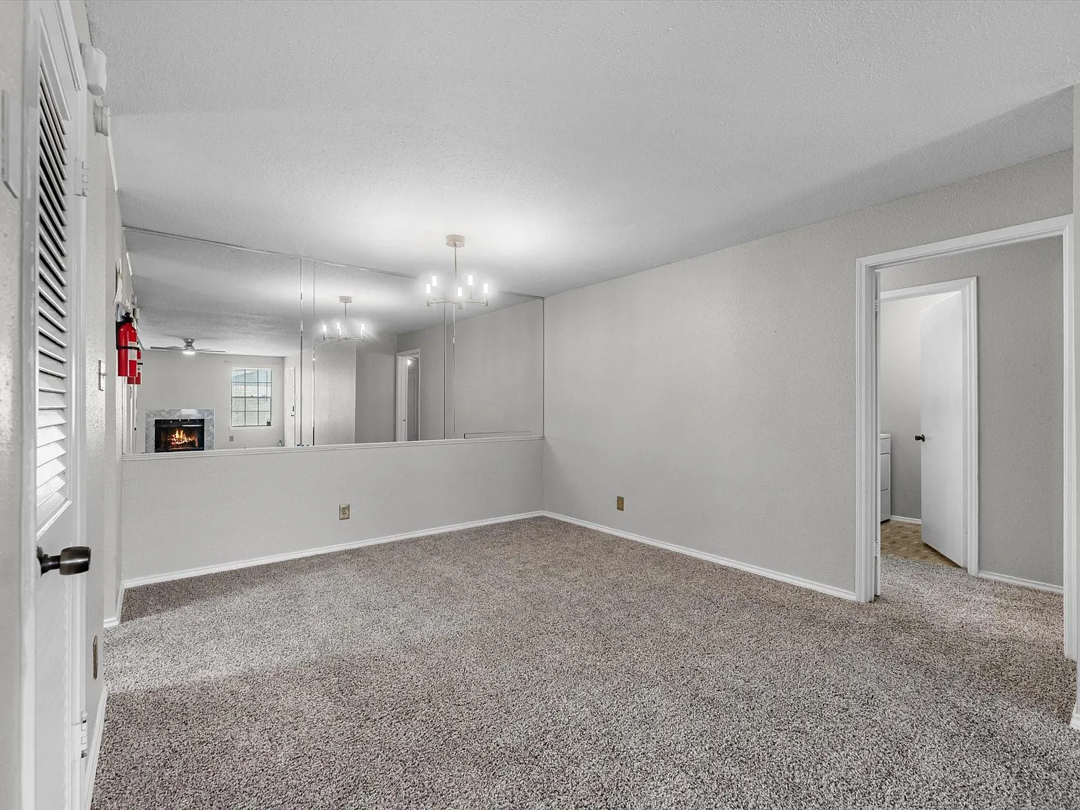 2 bed, 2.0 bath, 1195 sqft, $1,300 — Photo 4