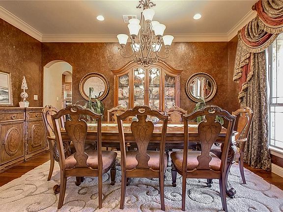 5th image of 1041 Crown Valley Dr
