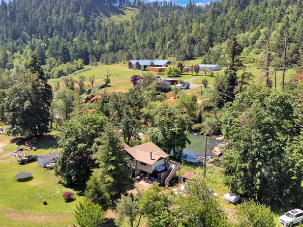 34558 Row River Rd, Cottage Grove, OR 97424
