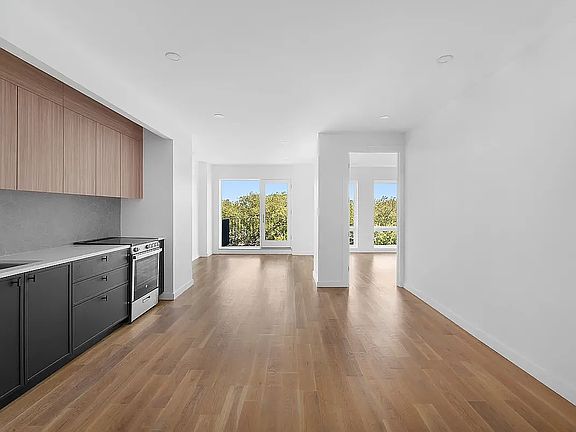 2nd image of 567 Ocean Pkwy APT 6D