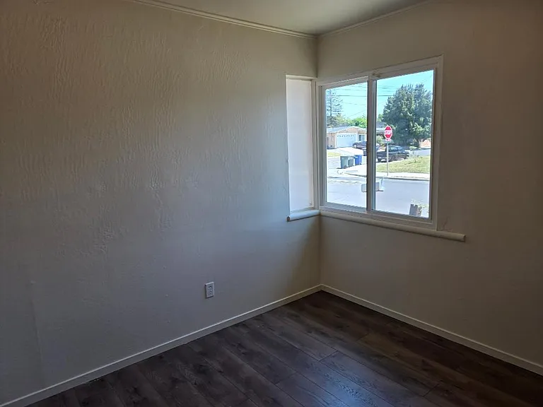 2707 Broadmoor Ave — Photo 12