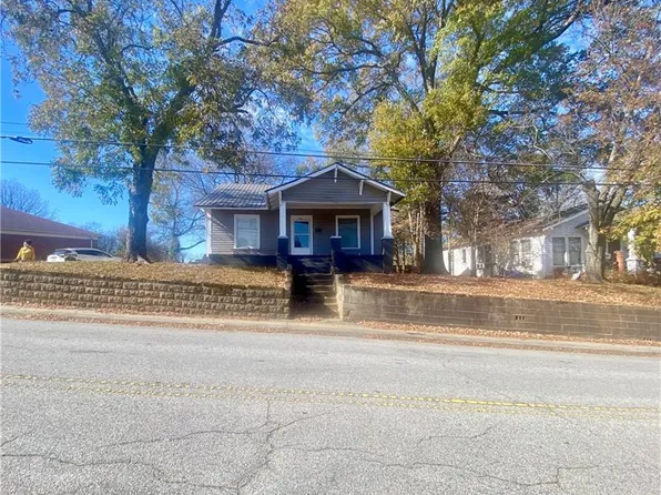 304 Salem St, Lexington, NC 27292