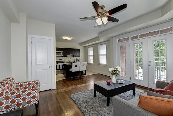 811 Quincy St NW — Photo 4