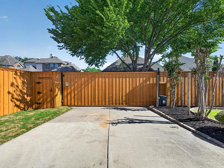 14668 Blakehill Dr — Photo 51