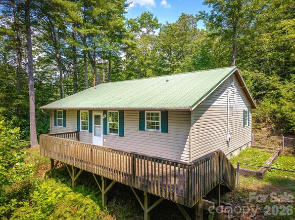 269 Pinewood Knoll Dr, Hendersonville, NC 28739