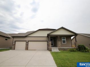 9536 Eastview Rd, Lincoln, NE 68505