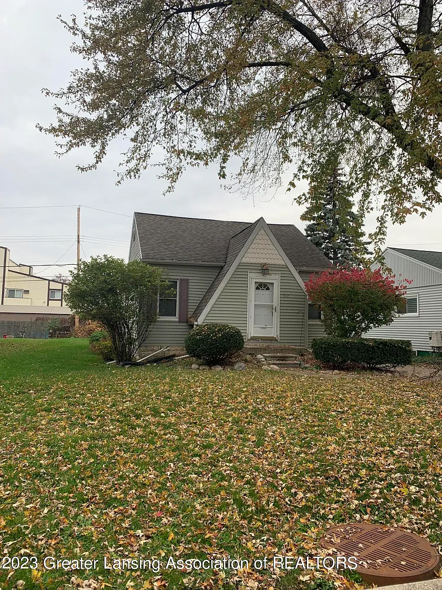 517 Iris Ave photo 1