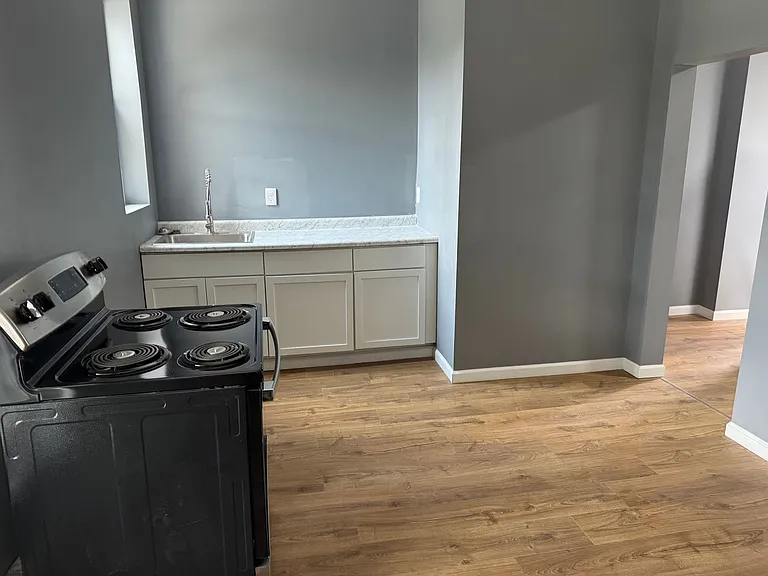 952 W Broad St — Photo 5