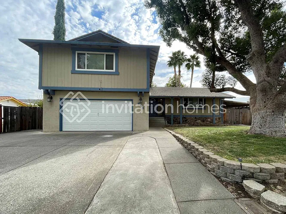 385 Woodside Cir