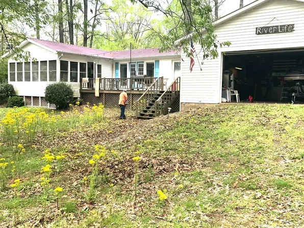 28 Cottage Cir, Linden, TN 37096