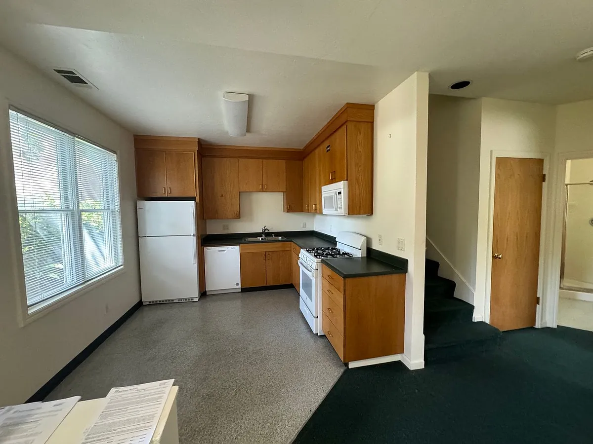 Building Photo - 2527 Piedmont Ave #C