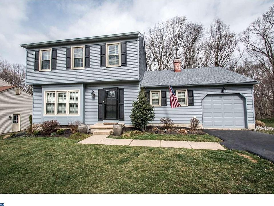 1st image of 20 Woodridge Dr