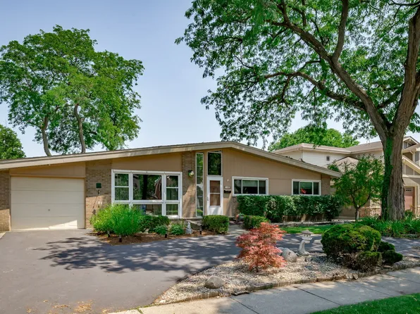 295 S Poplar Ave, Elmhurst, IL 60126
