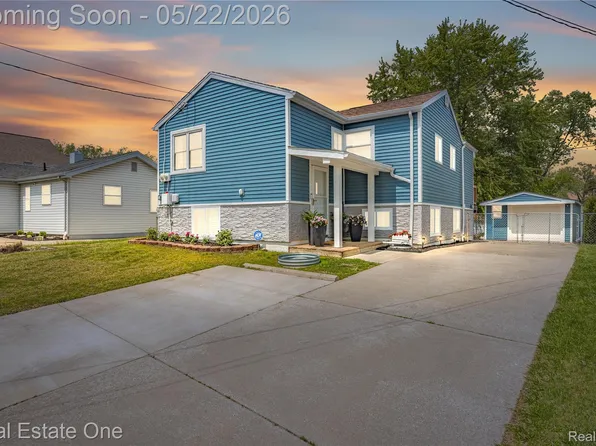 9136 Buckingham St, White Lake, MI 48386