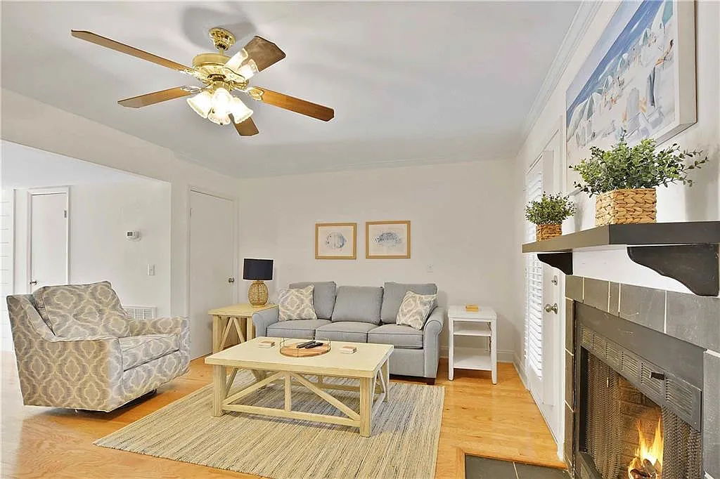 2 bed, 1.5 bath, 1072 sqft, $2,500 — Photo 3