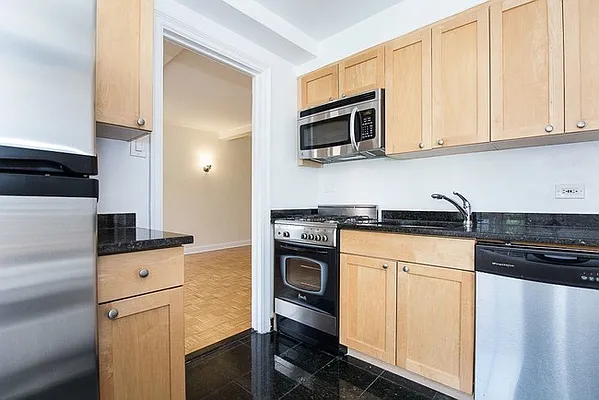 Rented by Manhattan Realty Group | media 5