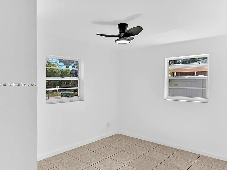 4156 SW 49th Ct — Photo 2