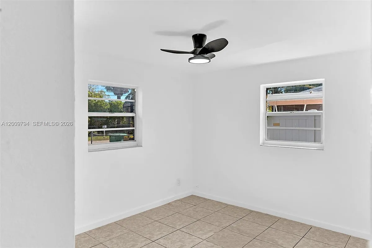 Building Photo - 4156 SW 49th Ct
