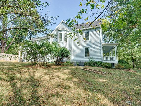 4th image of 225 Herndon St