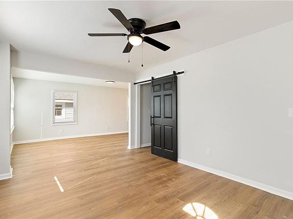 4th image of 929 17th St